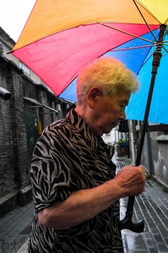 伞中人