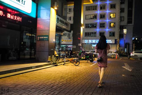 幕夜街头