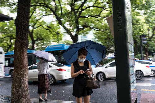 雨中杭城