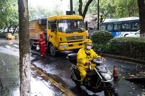 雨中杭城