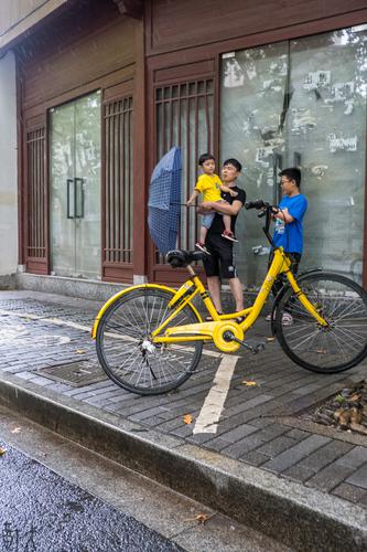 雨中杭城
