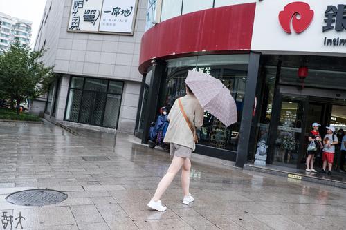雨中杭城