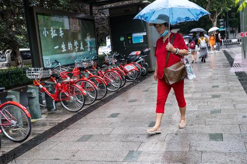 雨中杭城