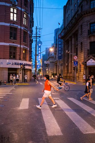 街道夜景--上海标志建筑