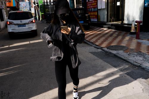 黑衣人