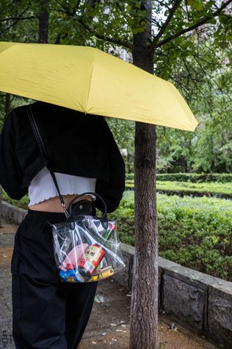 包包里为啥放瓶醋？