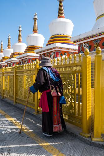 塔尔寺：绕塔