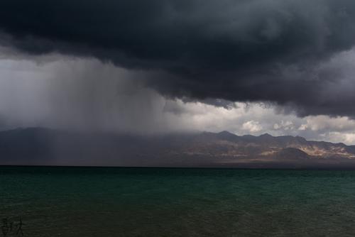 倾盆大雨