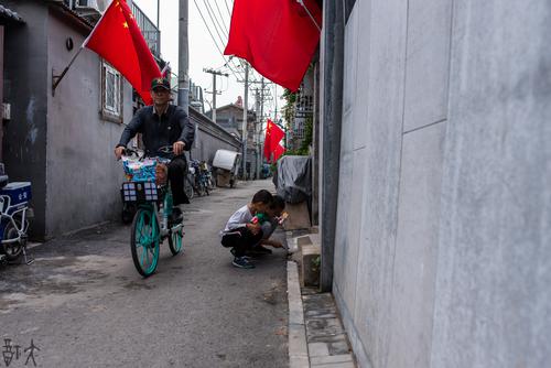 胡同里的骑车人