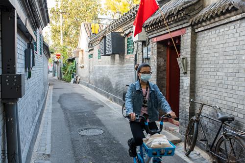 胡同里的骑车人