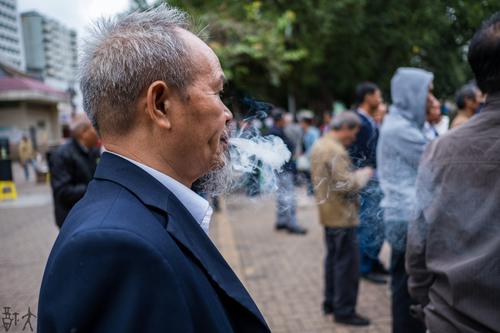 广场上的人们