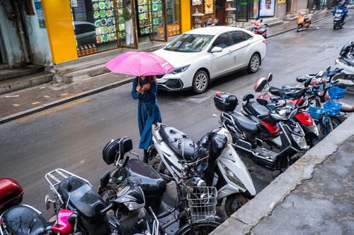 雨中街景