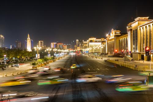 夜晚的广场
