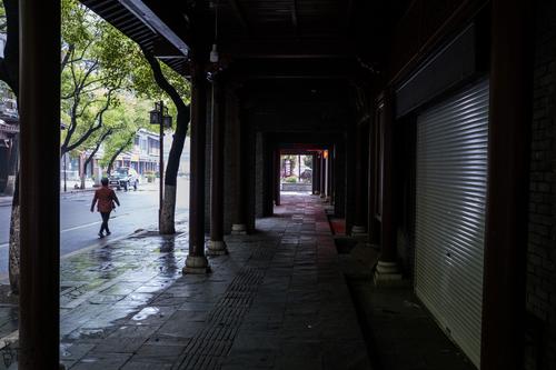 清晨雨后