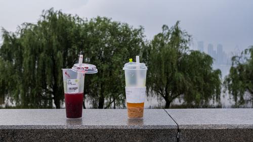 遗弃在清晨的街道