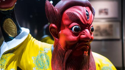 博物馆里的红脸三眼神君