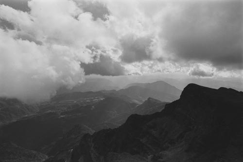 风啸云奔，一览众山