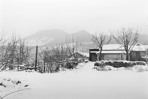 雪后小山村