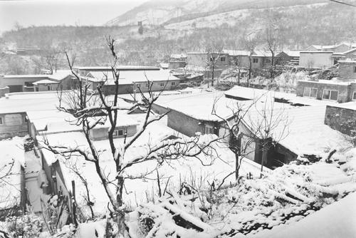 雪后小山村