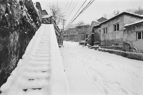 雪后小山村
